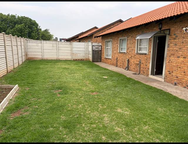 2 BEDROOM TOWNHOUSE FOR SALE IN RIVERSDALE